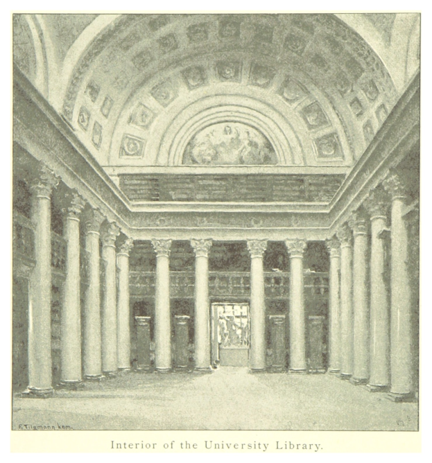 Innenraum einer Universitätsbibliothek mit beeindruckenden Säulen und detaillierten Deckenentwürfen, mit Text am unteren Rand, der das Ästhetische ergänzt.