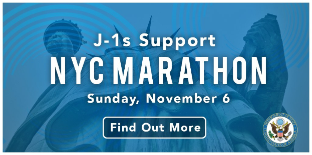 Plakat, das den New York City Marathon am Sonntag, den 6. November, mit dem Text "j-1s support" und dem Logo des Ereignisses bewirbt.