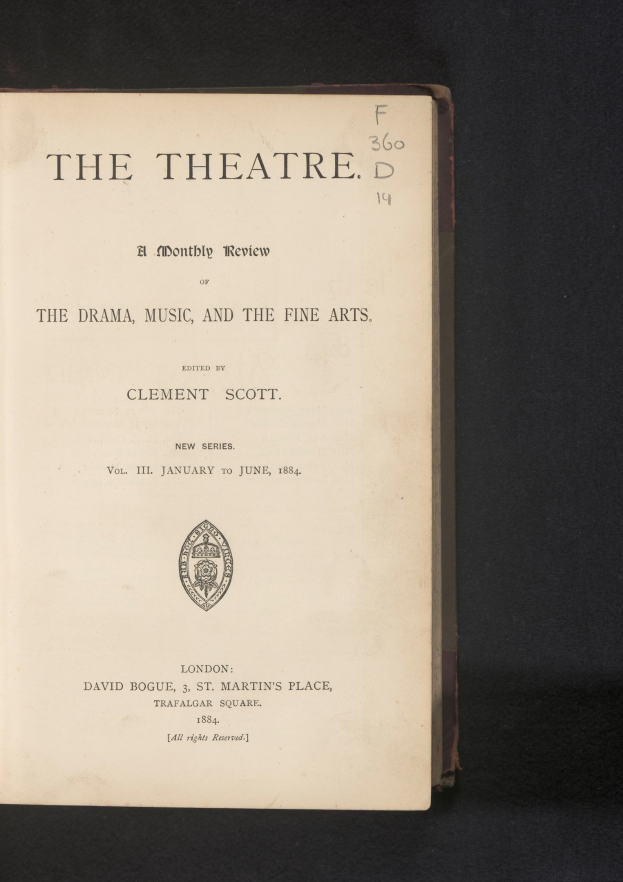 Offenes Buch mit dem Titel "Das Theater: Eine monatliche Besprechung des Dramas, der Musik und der schönen Künste" mit sichtbarem Text und einem Logo auf der Seite.