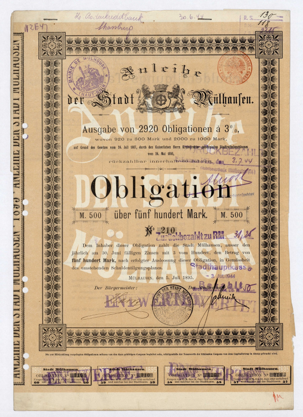 Altes deutsches Aktienzertifikat mit Text und Stempeln auf einem weißen Hintergrund, das eine Verpflichtung anzeigt.