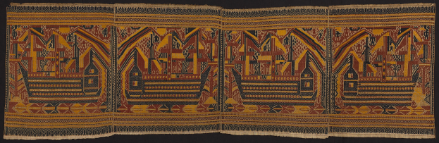 Textil mit schwarzem Hintergrund und einem komplexen gelben und roten Muster aus verschiedenen Formen.