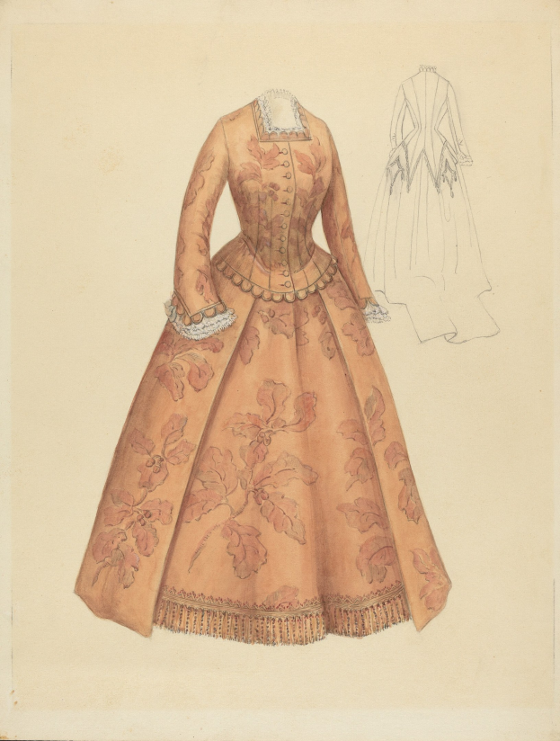 Eine Zeichnung eines 18. Jahrhundert-Kostümdesigns mit einem langen Kleid mit hohem Kragen, floral gemustertem Oberteil in Rosa, Lila und Blau und einem Spitzenbesatz an einem hellblauen Hintergrund.