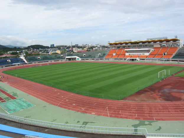 Rasen-WG in Koblenz: Menschenansammlungen am Oberwerth-Stadion halten an