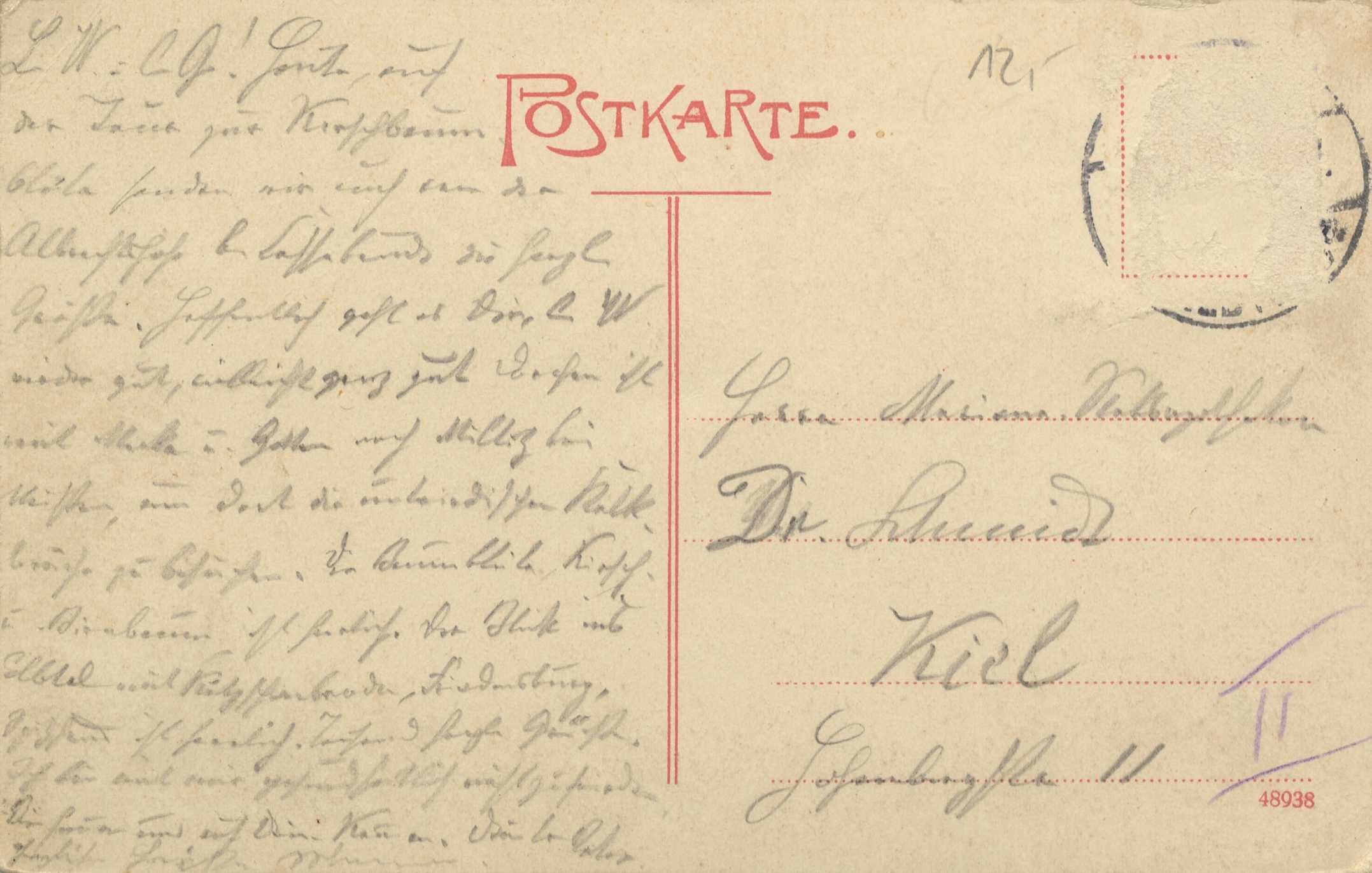 Eine alte Postkarte aus Deutschland mit einem roten Stempel und handgeschriebener Text, wahrscheinlich ein Brief von der deutschen Regierung.