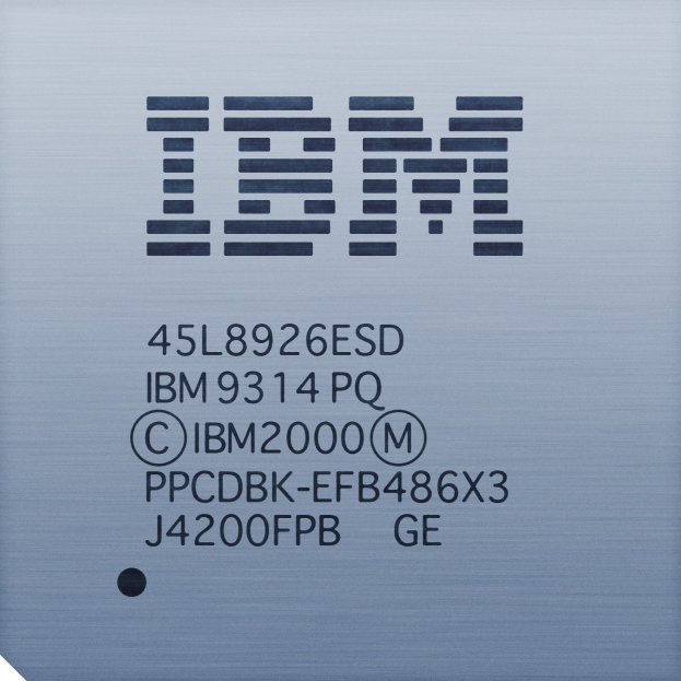 Metallischer Speicherchip mit der Bezeichnung "IBM 4L8926ESD".