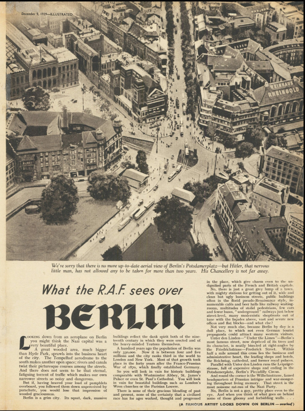 Schwarz-weiß-Fotografie einer alten Zeitung, die eine Stadtlandschaft mit Gebäuden, Bäumen und Fahrzeugen zeigt, begleitet von Text.