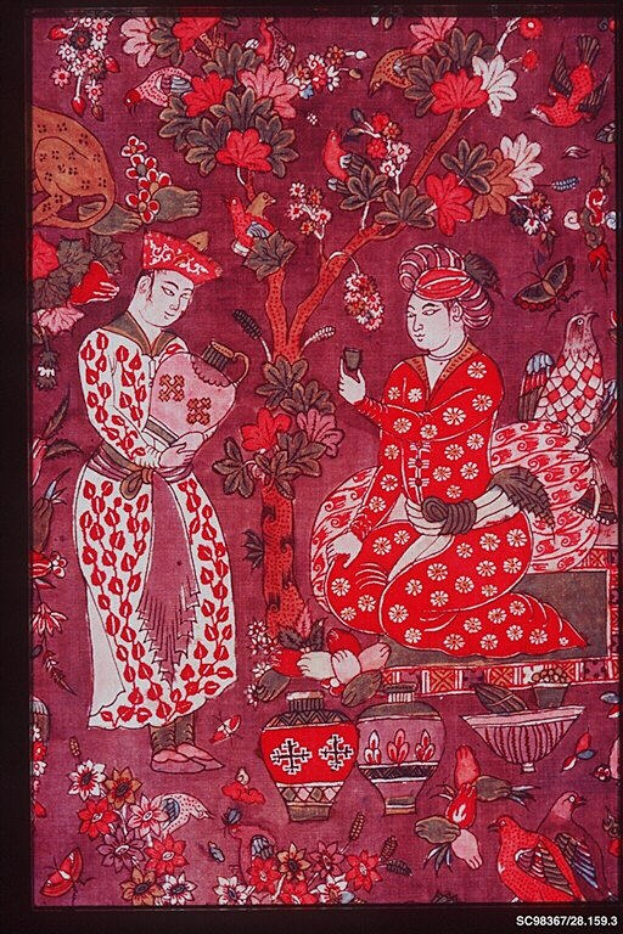 Gemälde eines Mannes und einer Frau in traditioneller chinesischer Kleidung, umgeben von Blumen und Vögeln, in einem klassischen Photo-Rahmen.