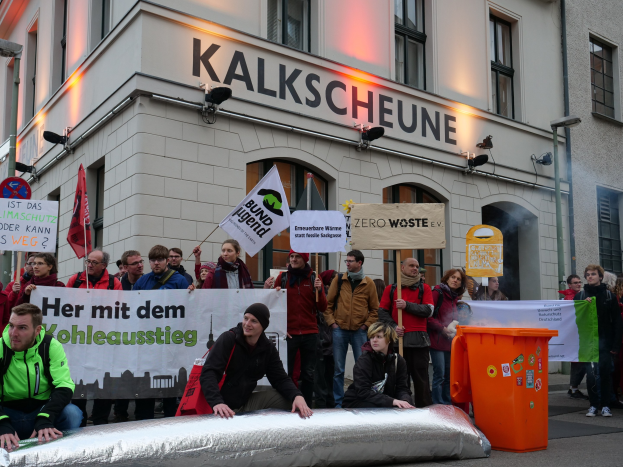 Rotkäppchen in der Zwangsjacke