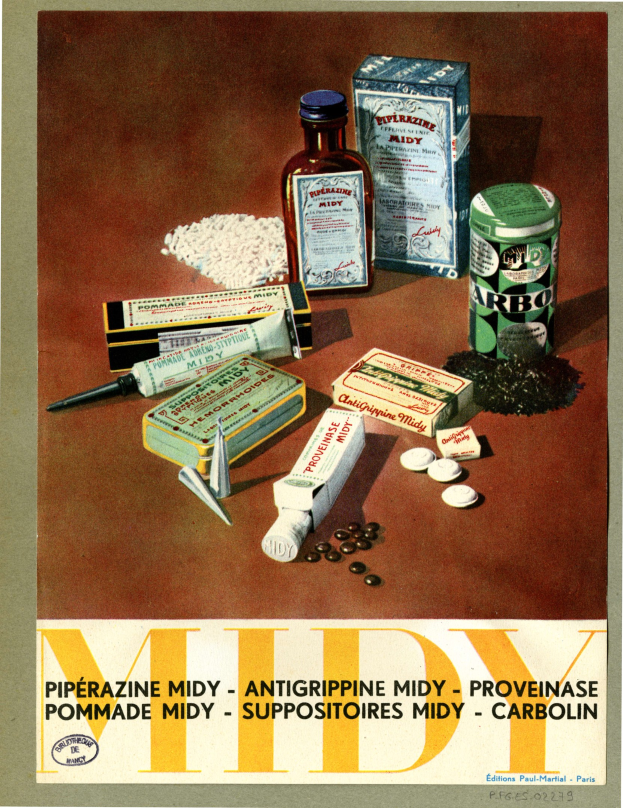 Ein Plakat, das verschiedene Medikamente wie Flaschen, Schachteln und andere Gegenstände zeigt, die auf einem Tisch angeordnet sind, mit Text unten, der "Piperazine Midy - Antigripine Midy Provence" lautet.